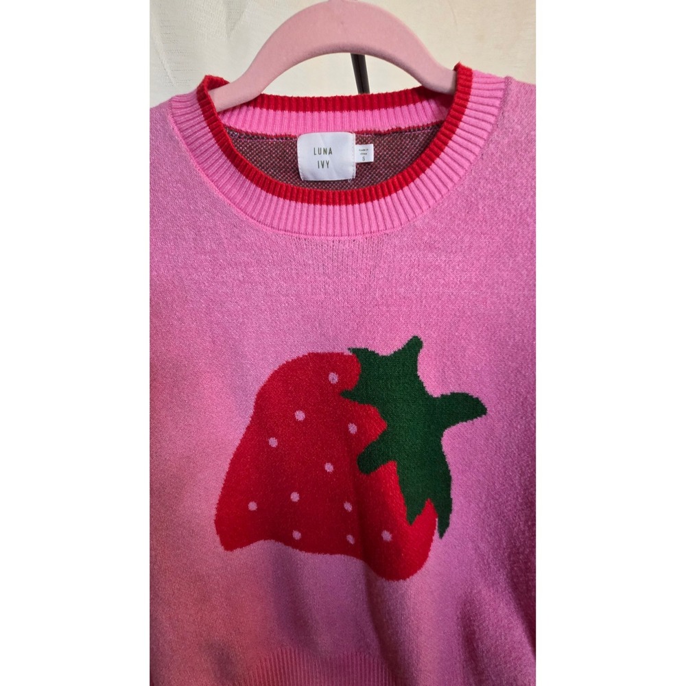 Luna Ivy Pink Strawberry Graphic Knit Sweater Red Trim Crew Neck T9245 Small